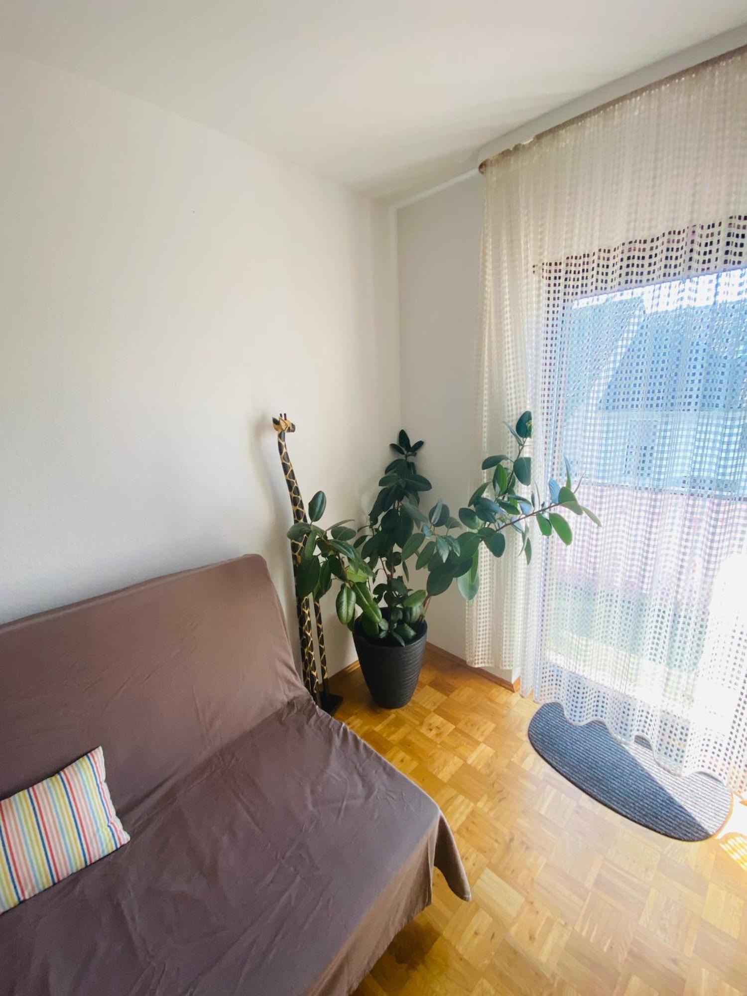 Im 1 Og In Einem Reihenhaus Mit Gemeinschaftlichen Zimmern Privatunterkunft